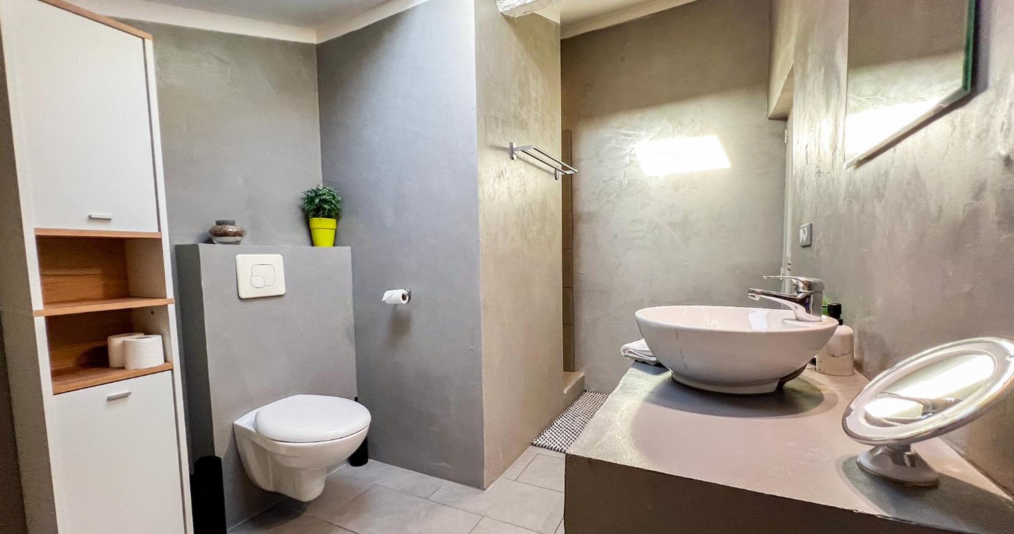 Ac - Private Exterior - Au Pied Du Palais Des Papes! * Avignon