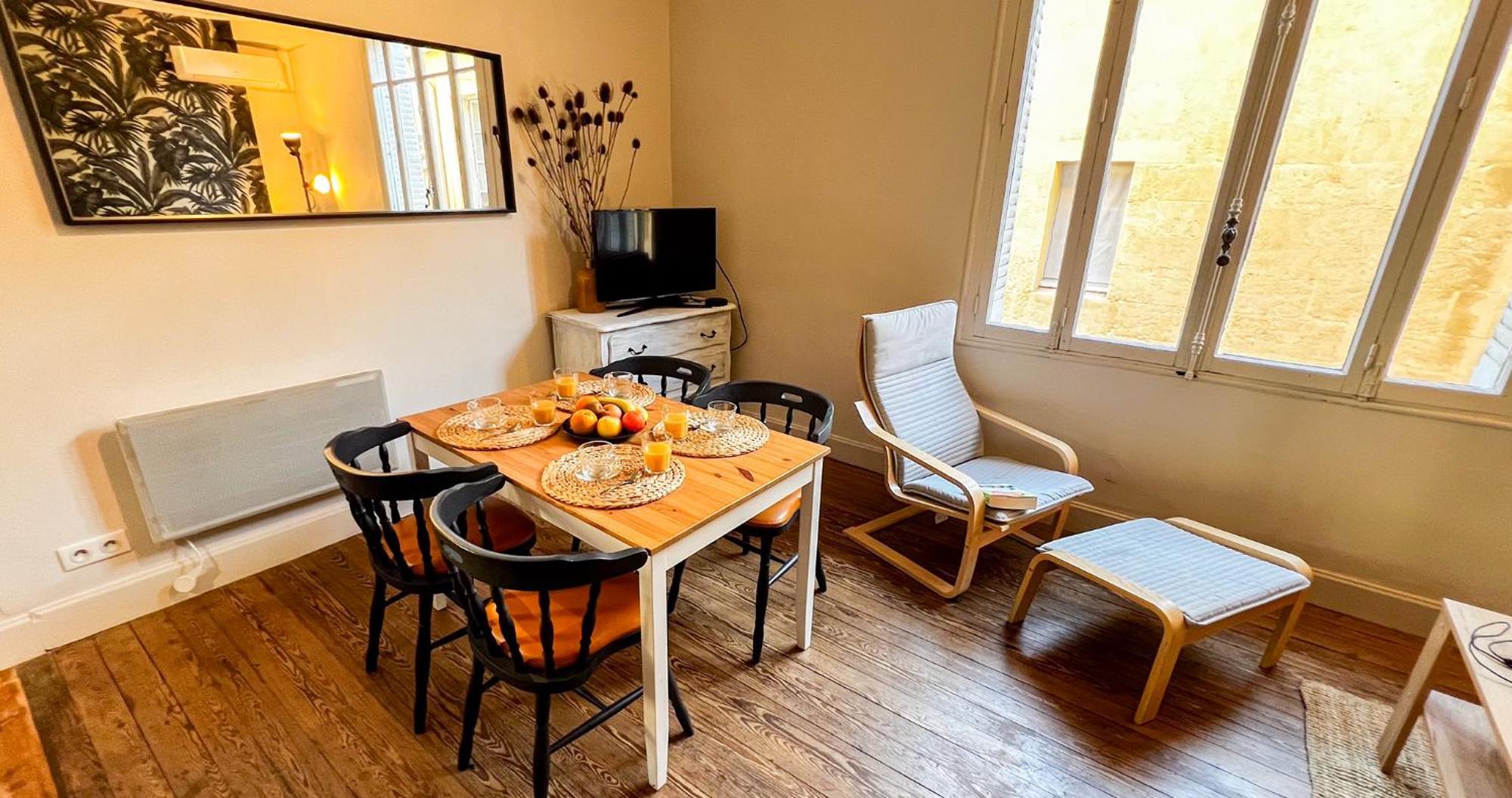 Apartment Ac - Private Exterior - Au Pied Du Palais Des Papes! Avignon