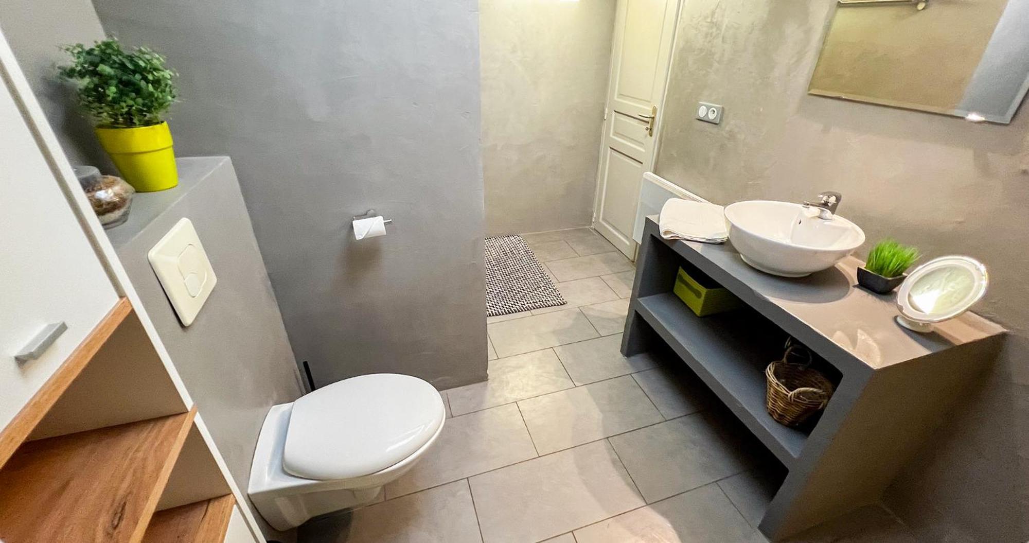 Ac - Private Exterior - Au Pied Du Palais Des Papes!
